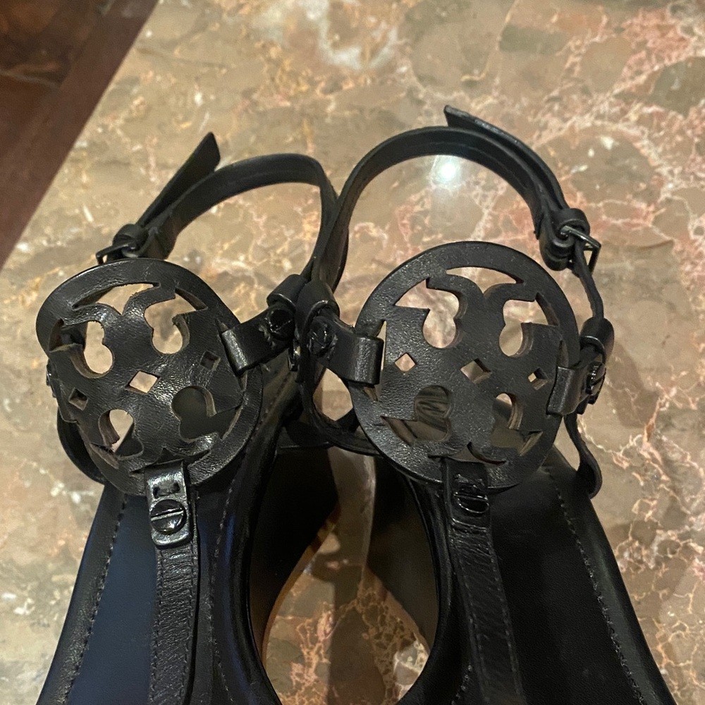 Tory Burch Black Wedge Sandals. Size 8.5 - Picture 4 of 10